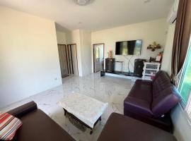 บ้านไร่ริมธาร กุยบุรี Baanrairimtarn Kuiburi, hotel din Ban Rai Bon