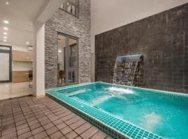 Tiny's Villa 4 - Near Beach, Tourist Town, Pool with Jazcuzzi, Private Karaoke Room
