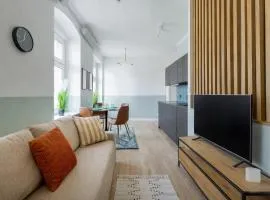 Quiet Old Town Apartment by University Square