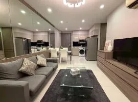 2 Bed 2 Bath Luxury Apartment Next to Convention Center