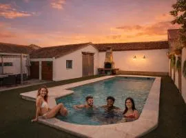 Villa Familiar l Piscina I Cine l Bbq l Sala de Juegos I 6min Segovia I 50min Madrid I 17 px