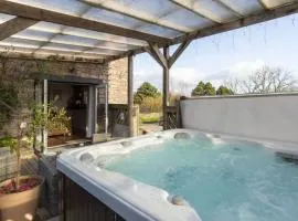 Ffynnonlwyd Cottage - rural holiday cottage with hot tub