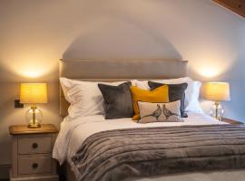 Luxury 1 bedroom converted stable, self-catering accommodation near superb Kinsale – hotel w mieście Kinsale