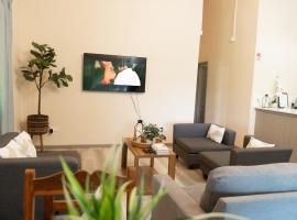 Almond Tree Villa Beach Hideaway with Jacuzzi, hotel v destinaci Gros Islet