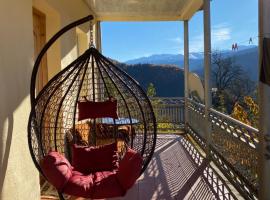 Guesthouse in Lankhvri, ξενοδοχείο στη Μέστια