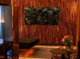 Coco Suite Private Spa and Jacuzzi Prague Center