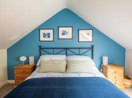 Riverside Bothy In Heart of Scenic Harbour Village, hotel din Solva