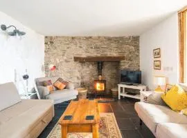 St Davids Hideaway with Roll-top Bath & Log Burner