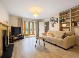 Bright 2BDR Split Level Apt Near Phoenix Park