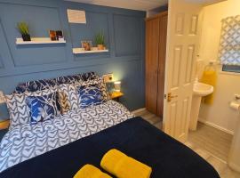 Unique Caravan with Outdoor Space, hotel u gradu Ballantrae