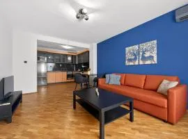 Top Center Artistic Nest