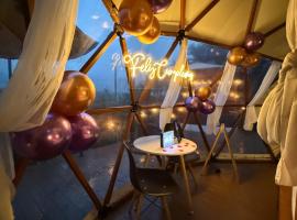 Oasis Glamping Tena Cun Vía La Mesa Anapoima، فندق في Tena