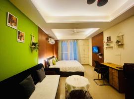 Urban Hillview Serenity Studio by Jwalpa Retreat, hotel di Dehradun