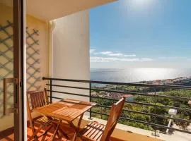 GuestReady - Caniço Retreat with Balcony