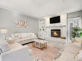 Golden Haven Stylish 5BR Modern Home 4 Baths
