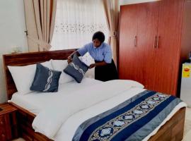 Nyansapow, hotel di Elmina