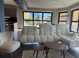 Elegant home office with a view, hotel en Valmadrera