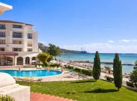 Two Bedrooms Apartment Four Seasons - FREE PARKING - Complex Carpe Diem