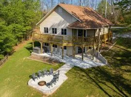 3BR Home w Hot Tub & Sunset Views Near SIUC