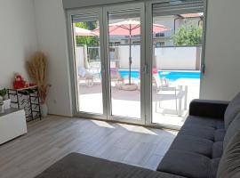 Vila Komfor, hotel u gradu Jajinci
