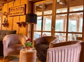 Haus Raphael - Schnitzereien - am Waldrand - Hunde willkommen - ab Ende Juni Terrasse verfügbar