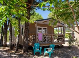 Camping Les Hautes Prairies โรงแรมในลูร์มาแร็ง