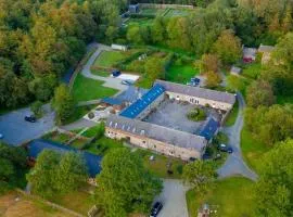 Beech Cottage - Spacious Cottage with Pool Near Coastal Trails