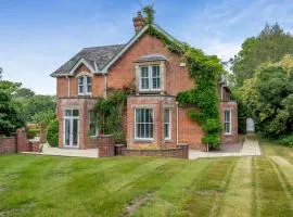 5 Bed in Blashford oc-b32253