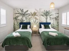 Modern 3BR Bedford Parking close to universal