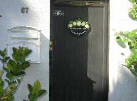 La Colline des Roses, hotel sa parkingom u gradu Colline-Beaumont