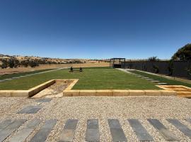 Modern Retreat with Stunning Panoramic Views, Hotel in Toodyay