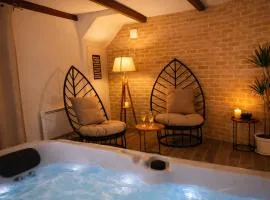 Jacuzzi privatif dans maison de village au calme