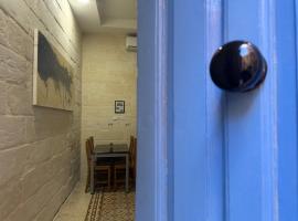 A house full of authentic charm in the heart of the 3 cities, very close to the capital city, Valletta, hotel a Cospicua