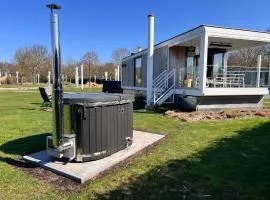 Maasparcje Lodge met Hottub,Firepit en KamadoBBQ