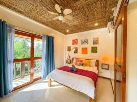 Copacabana Siargao Boutique Hotel & Artcafé, hotel sa General Luna