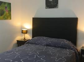 DEPARTAMENTO EN PLAZA COLON, 200 MTS DE LA PLAYA, hotel v destinácii Mar del Plata