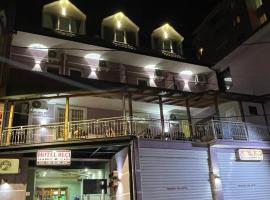 Hotel Reci、Peshkopiのホテル