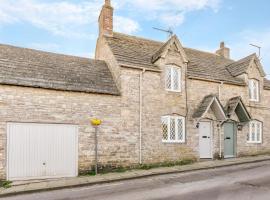 4 Bed in Kingston oc-w28374, hótel í Kingston