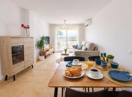 Apartamento Luz de Luna moderno en Dénia con terraza y piscina by Family Homes: Denia'da bir otel