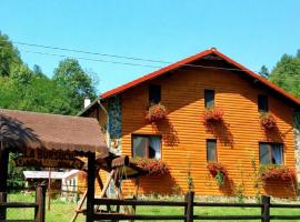 Casa La Bursucu، فندق في Techereu
