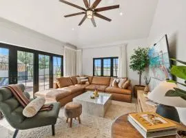 Modern 3BR Villa w Private Pool BBQ 4 Baths