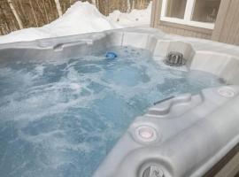 Multi-Family Retreat | 20m to Lincoln | 2 hot tubs, hotel a Campton