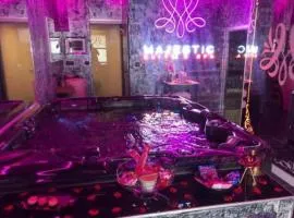Le Majestic Spa Loveroom Jacuzzi et hammam