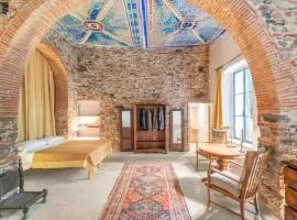 Garibaldi Art Apartment