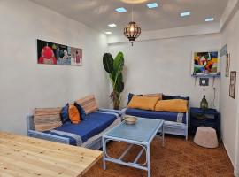 Two-bedroom beach house, hotel a Mohammedia