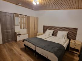 Karlskovhuset, Hotel in Give