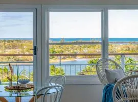 'SEAVIEW' - Stunning Coastal Views, Opposite Shaws Bay, Pet Friendly, Sleeps 4