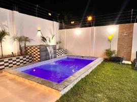 house with pool, grill, bar and garden, Hotel in Ica