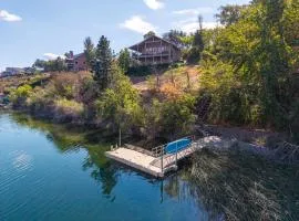 Lakefront Cottage - Hot Tub - Private Dock - Near Chelan