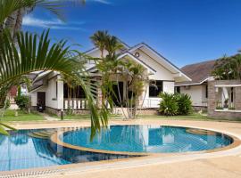3 bedroom villa at Safir Village, Ban Phe, Rayong, hotel a Klaeng